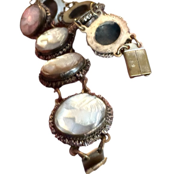 Elegant Antique carved MOP pearl multi Cameo Bracelet - Picture 5 of 8